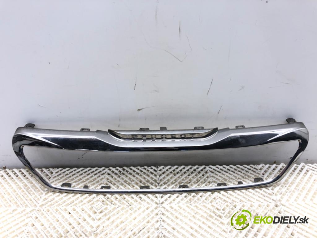 PEUGEOT 308 SW II Kombi 2014 88 kW 1.6 BlueHDi 120 1560 mřížka maska AA35899408 (Přední mřížka (maska chladiče))