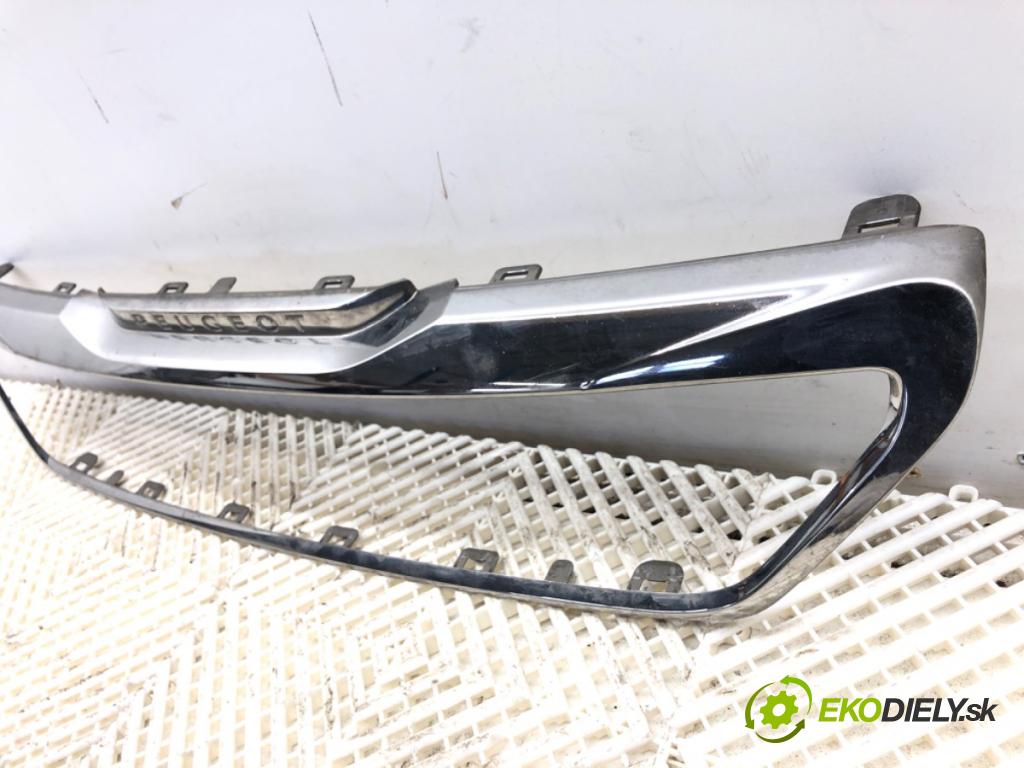 PEUGEOT 308 SW II Kombi 2014 88 kW 1.6 BlueHDi 120 1560 mřížka maska AA35899408 (Přední mřížka (maska chladiče))
