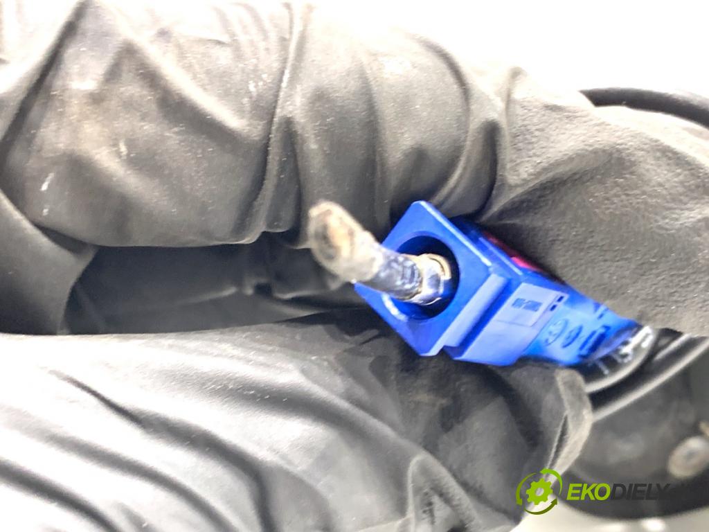 PEUGEOT 308 SW II Kombi 2014 88 kW 1.6 BlueHDi 120 1560 ANTENA 9666561280