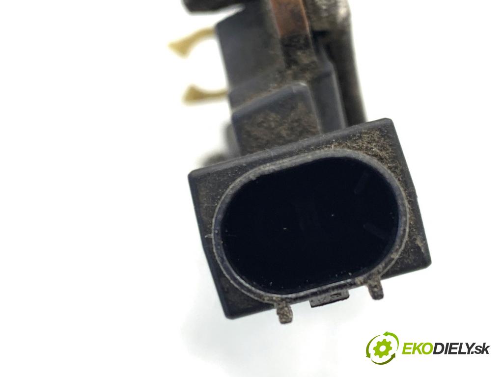 PEUGEOT 308 SW II Kombi 2014 88 kW 1.6 BlueHDi 120 1560 svorka MINUS