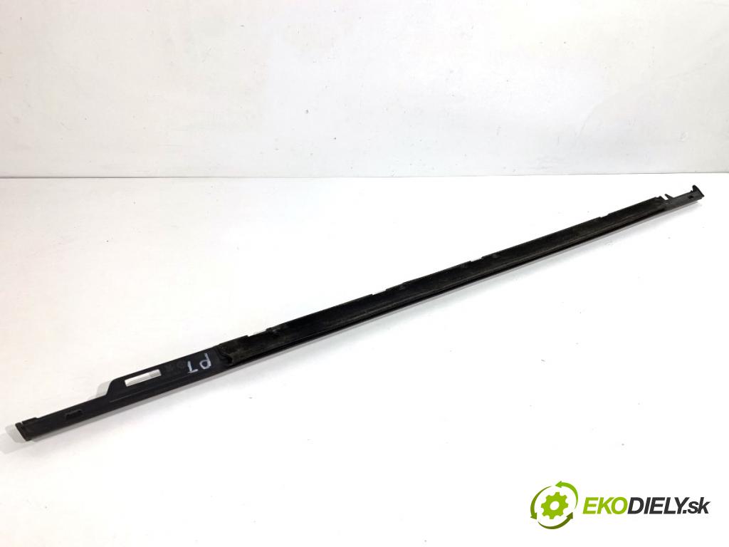 PEUGEOT 308 SW II Kombi 2014 88 kW 1.6 BlueHDi 120 1560 lišta Sbírání: zadní část pravý 9800407277