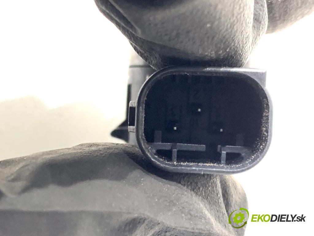 PEUGEOT 308 SW II Kombi 2014 88 kW 1.6 BlueHDi 120 1560 snímač PDC 9675202477XT