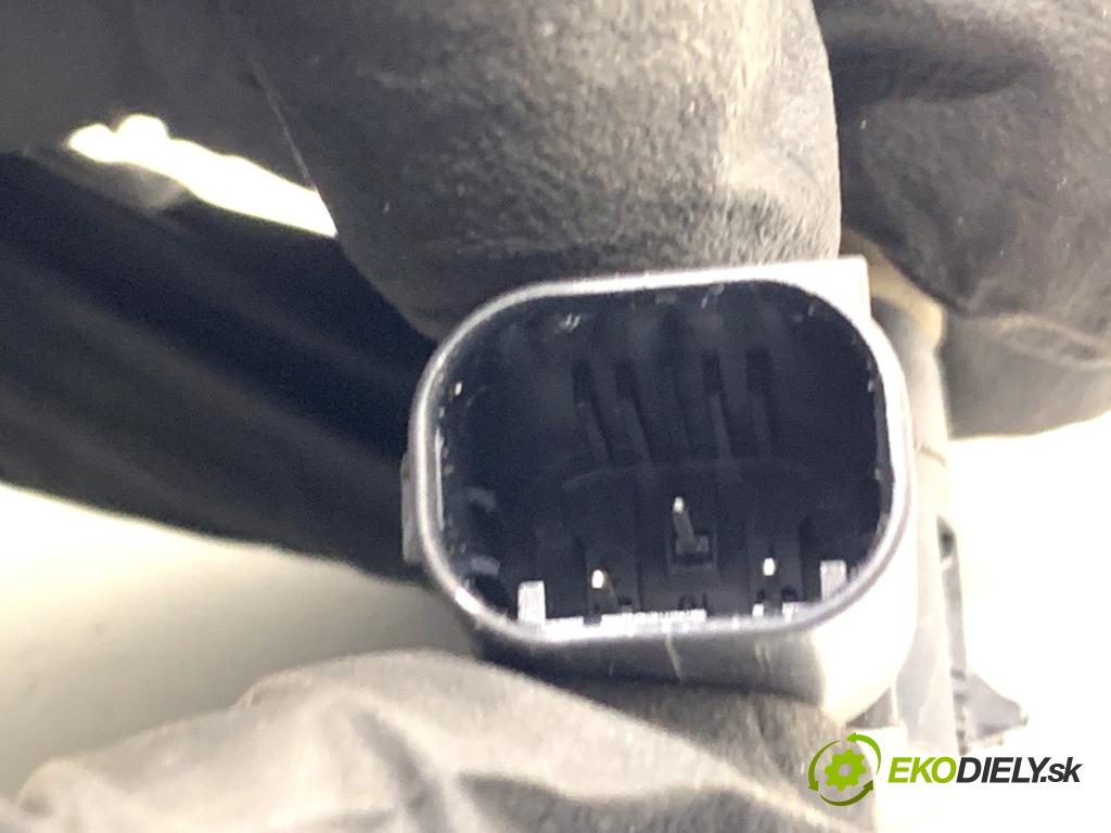 PEUGEOT 308 SW II Kombi 2014 88 kW 1.6 BlueHDi 120 1560 snímač PDC 9675202477XT