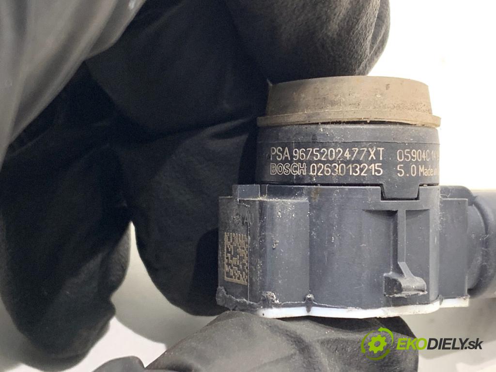 PEUGEOT 308 SW II Kombi 2014 88 kW 1.6 BlueHDi 120 1560 snímač PDC 9675202477XT