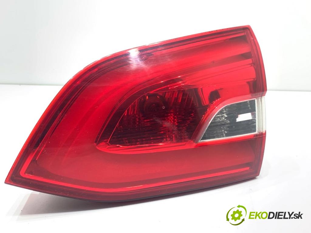 PEUGEOT 308 SW II Kombi 2014 88 kW 1.6 BlueHDi 120 1560 Svetlo zad pravá vnútorná  (Kľučka dverí ostatné)