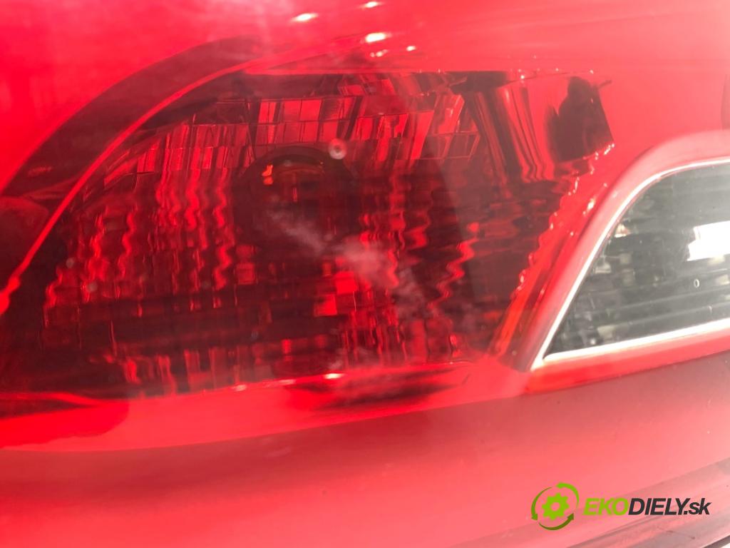 PEUGEOT 308 SW II Kombi 2014 88 kW 1.6 BlueHDi 120 1560 Svetlo zad pravá vnútorná  (Kľučka dverí ostatné)