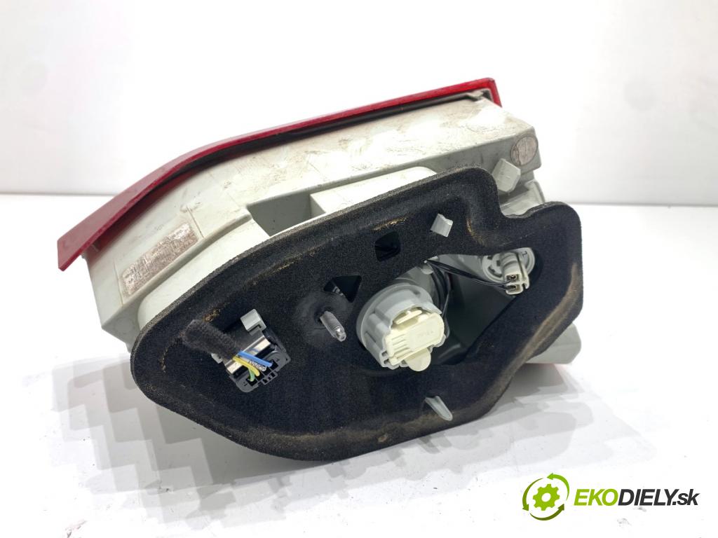 PEUGEOT 308 SW II Kombi 2014 88 kW 1.6 BlueHDi 120 1560 Svetlo zad pravá vnútorná  (Kľučka dverí ostatné)