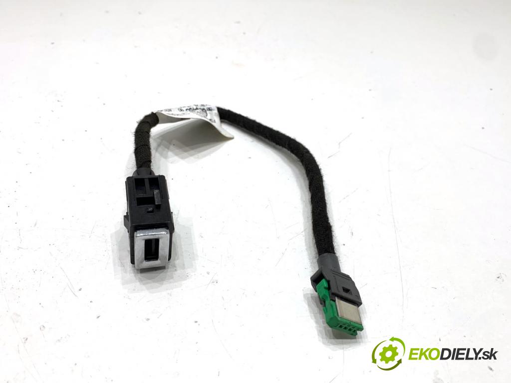 PEUGEOT 308 SW II Kombi 2014 88 kW 1.6 BlueHDi 120 1560 HNÍZDO: USB 9806048080