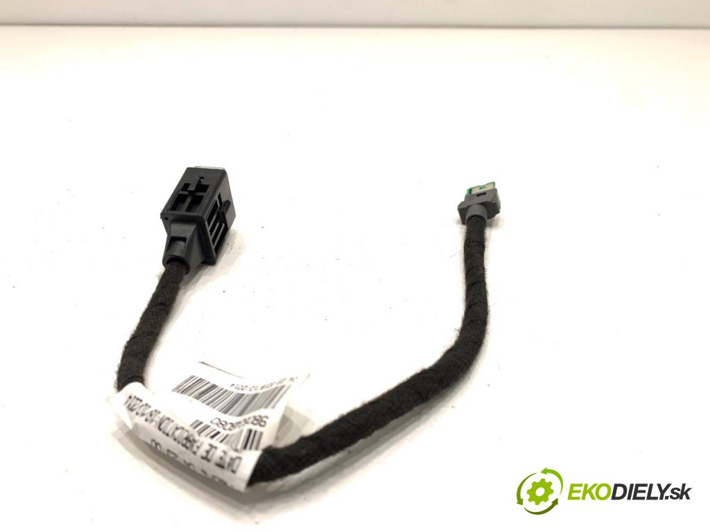 PEUGEOT 308 SW II Kombi 2014 88 kW 1.6 BlueHDi 120 1560 HNÍZDO: USB 9806048080