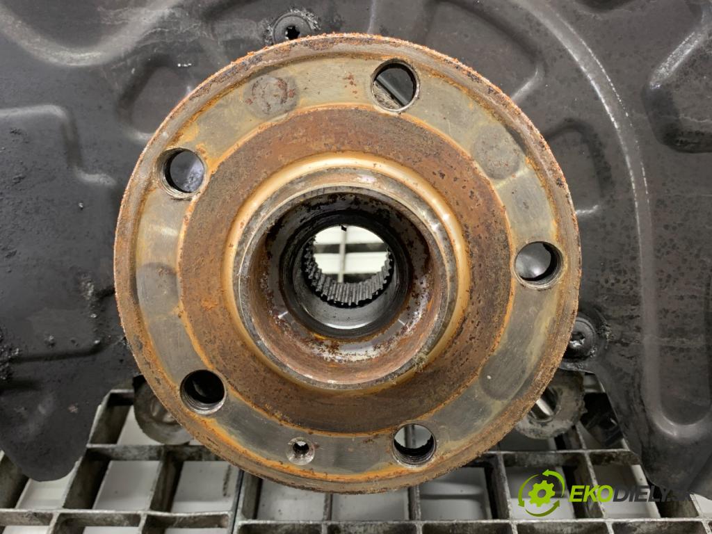 AUDI A3 8V sedan 2016 140 kW 2.0 TFSI quattro 1984 náboj pravy predný