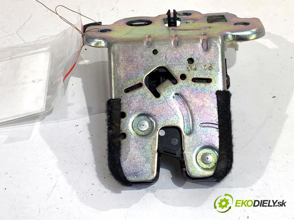 AUDI A3 8V sedan 2016 140 kW 2.0 TFSI quattro 1984 zámok dveří zadní část 4H0827505A