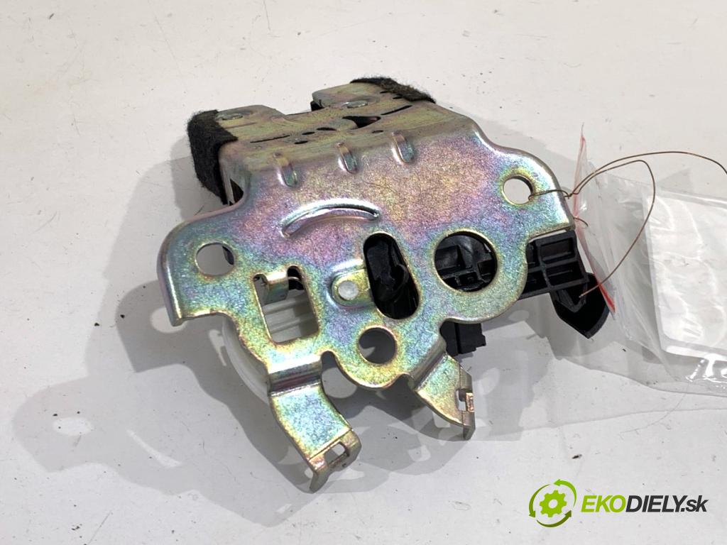 AUDI A3 8V sedan 2016 140 kW 2.0 TFSI quattro 1984 zámok dveří zadní část 4H0827505A