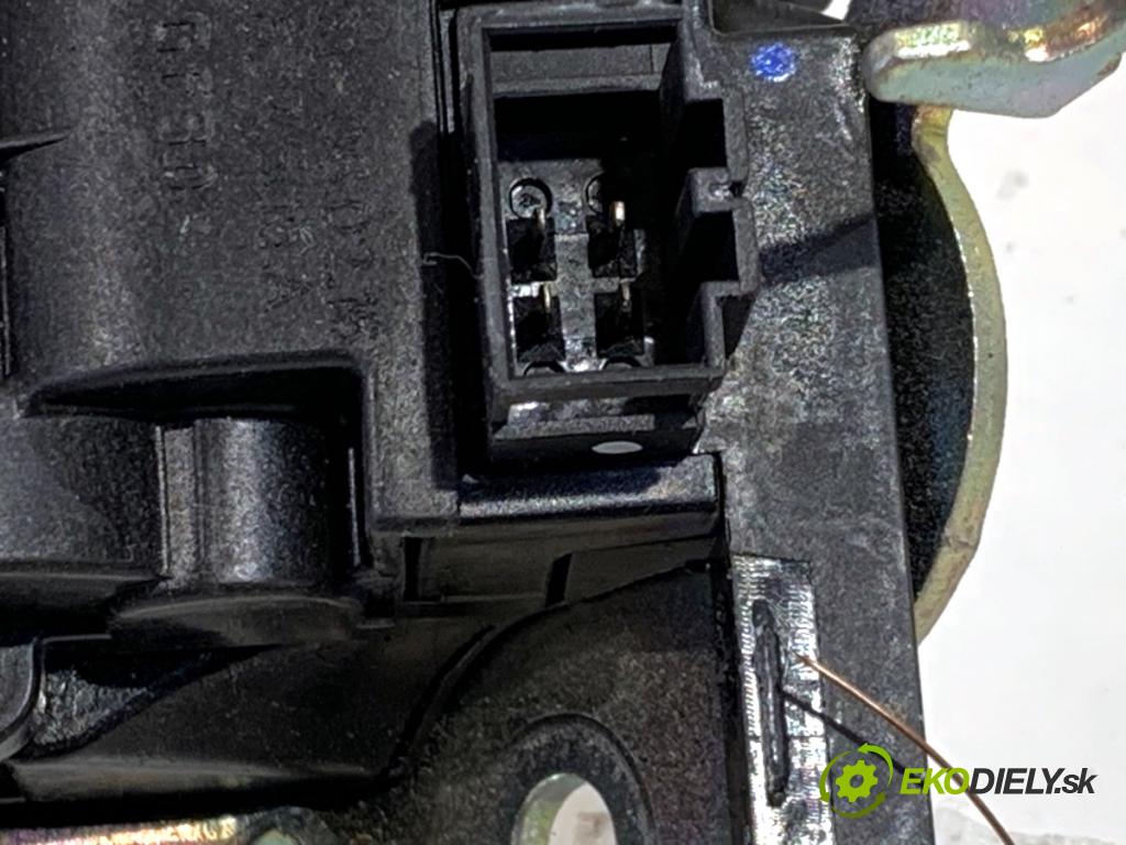 AUDI A3 8V sedan 2016 140 kW 2.0 TFSI quattro 1984 zámok dveří zadní část 4H0827505A