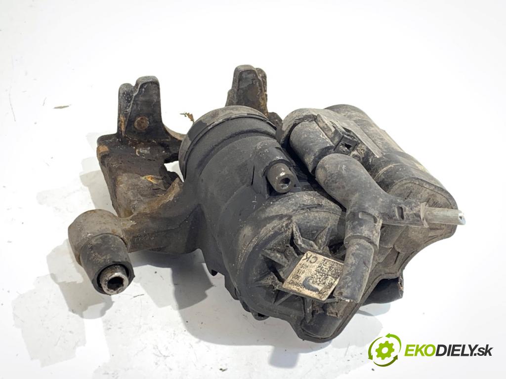 AUDI A3 8V sedan 2016 140 kW 2.0 TFSI quattro 1984 brzdič třmen levý zadní část 5Q0615405CK