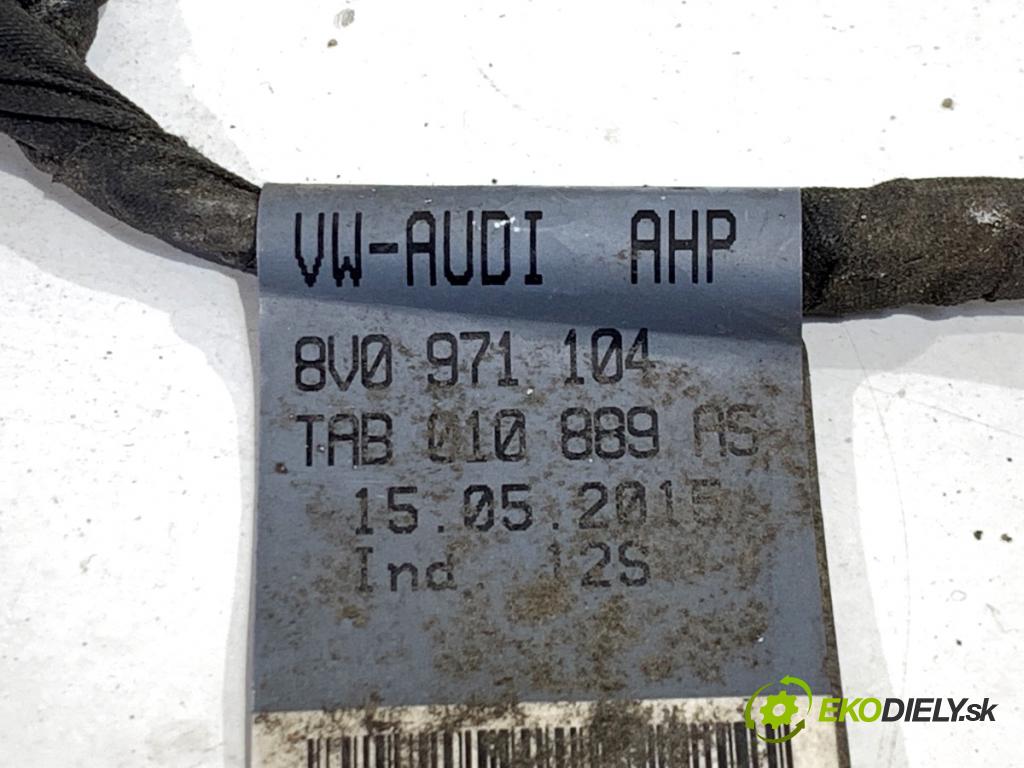 AUDI A3 8V sedan 2016 140 kW 2.0 TFSI quattro 1984 káblovačka PDC zadní část 8V0971104