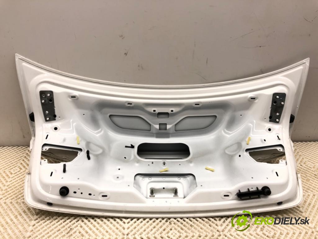 AUDI A3 8V sedan 2016 140 kW 2.0 TFSI quattro 1984 kapota zadní část