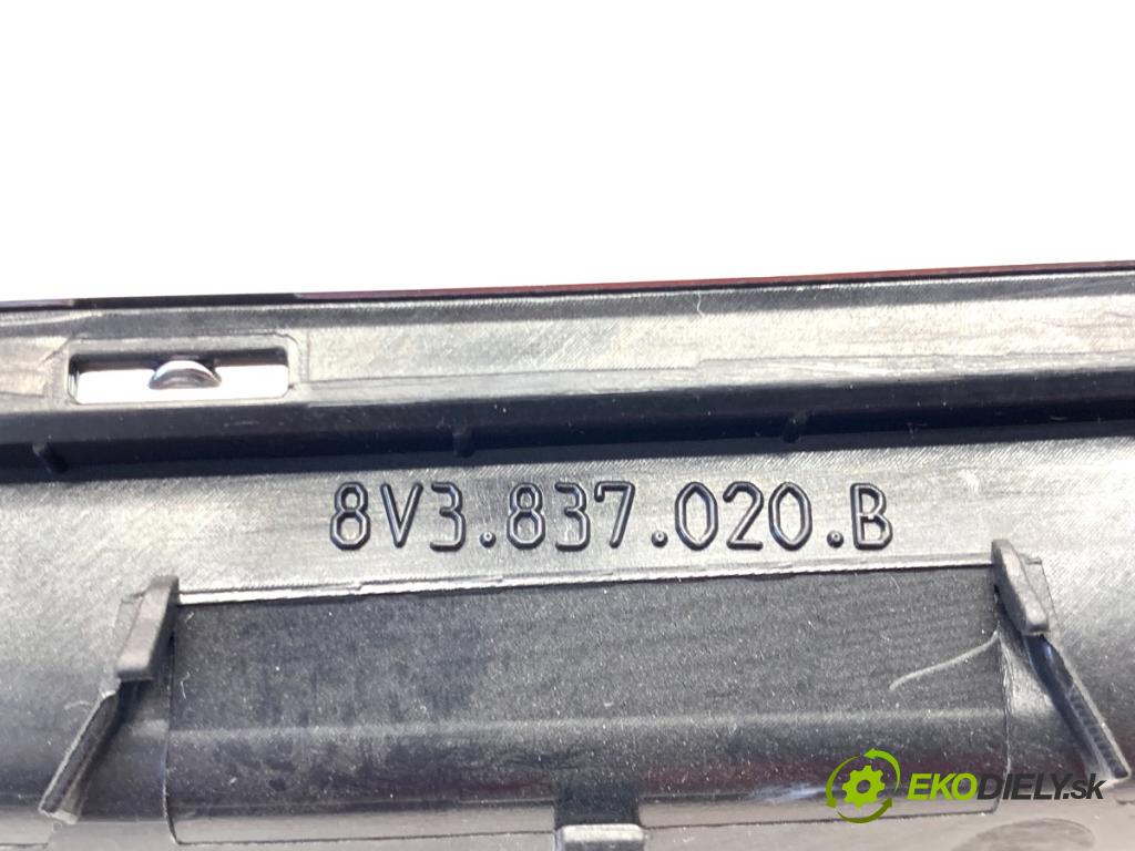 AUDI A3 8V sedan 2016 140 kW 2.0 TFSI quattro 1984 Kľučka vnútorná pravy predný 8V3837020B