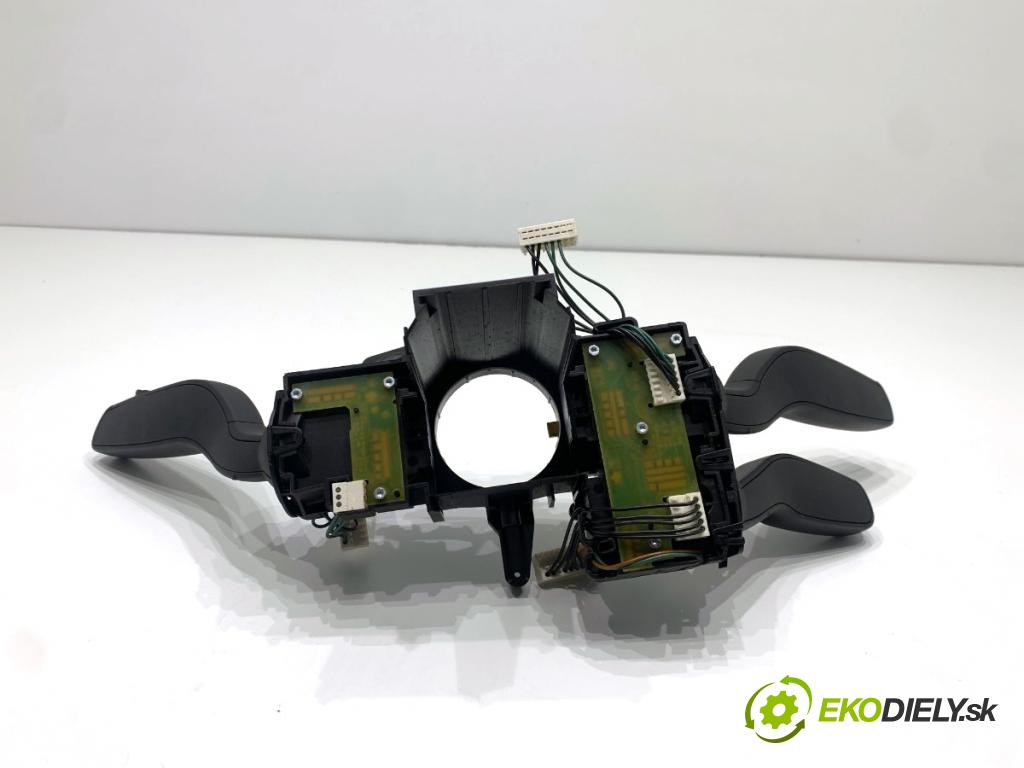 AUDI A3 8V sedan 2016 140 kW 2.0 TFSI quattro 1984 Prepínač kombinovaný 8V0953521FH (Prepínacie páčky pod volantom)