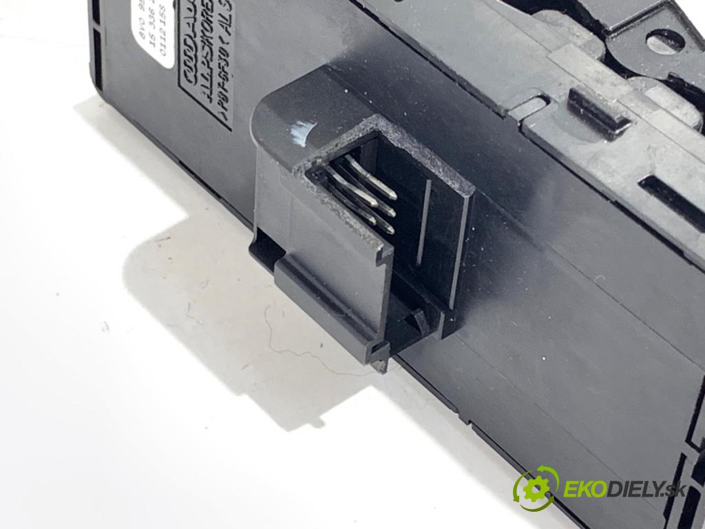 AUDI A3 8V sedan 2016 140 kW 2.0 TFSI quattro 1984 Prepínač okien 8V0959851A (Prepínacie páčky pod volantom)