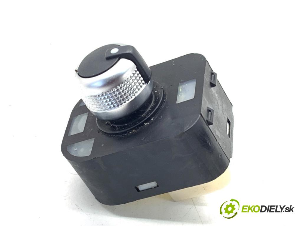 AUDI A3 8V sedan 2016 140 kW 2.0 TFSI quattro 1984 Prepínač nastavenia spätných zrkadiel 8V0959565D (Prepínacie páčky pod volantom)