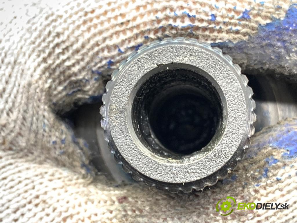 AUDI A3 8V sedan 2016 140 kW 2.0 TFSI quattro 1984 poloos pravý zadní část 5Q0501203A