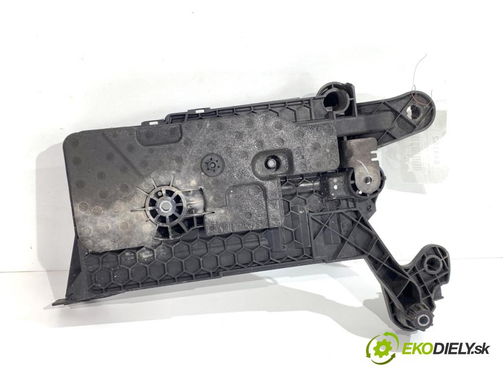 AUDI A3 8V sedan 2016 140 kW 2.0 TFSI quattro 1984 Obal akumulátora 5Q0915321H