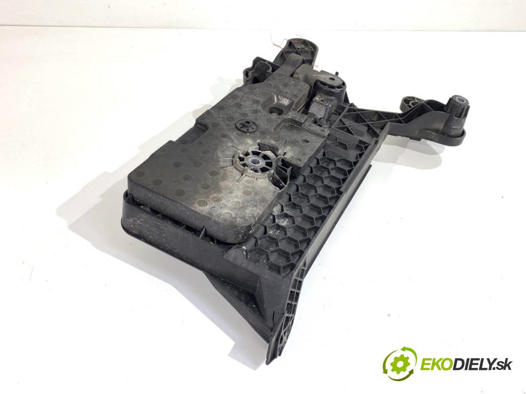 AUDI A3 8V sedan 2016 140 kW 2.0 TFSI quattro 1984 Obal akumulátora 5Q0915321H