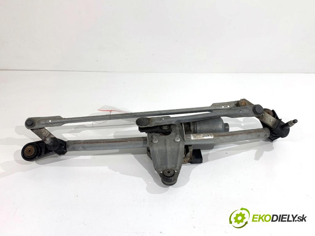 AUDI A3 8V sedan 2016 140 kW 2.0 TFSI quattro 1984 mechanismus stěračů přední část 8V1955023C (Motorek stěračů přední)