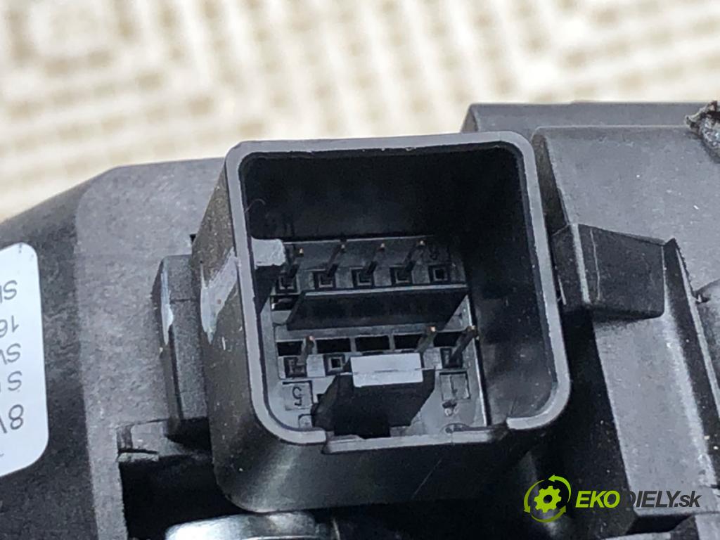 AUDI A3 8V sedan 2016 140 kW 2.0 TFSI quattro 1984 kulisa 8V1713023M (Řadicí páka (kulisa) )