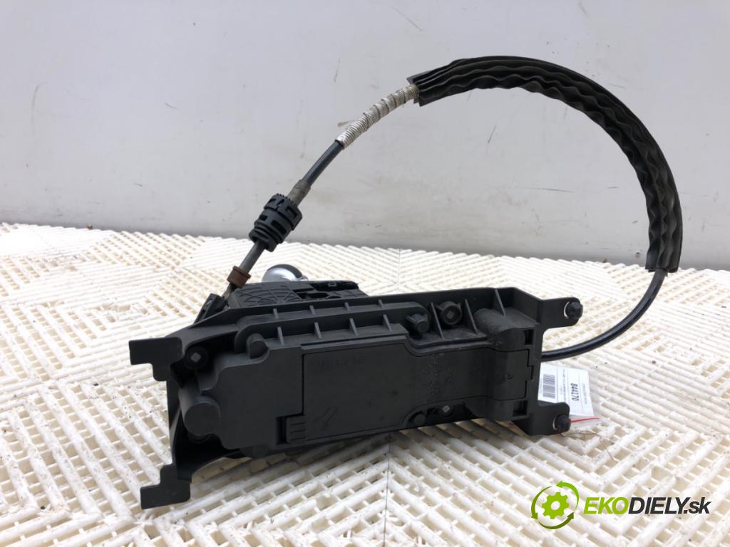 AUDI A3 8V sedan 2016 140 kW 2.0 TFSI quattro 1984 kulisa 8V1713023M (Řadicí páka (kulisa) )