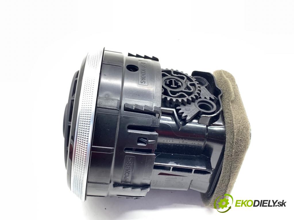 AUDI A3 8V sedan 2016 140 kW 2.0 TFSI quattro 1984 mří topení přední část střední 8V0820901C