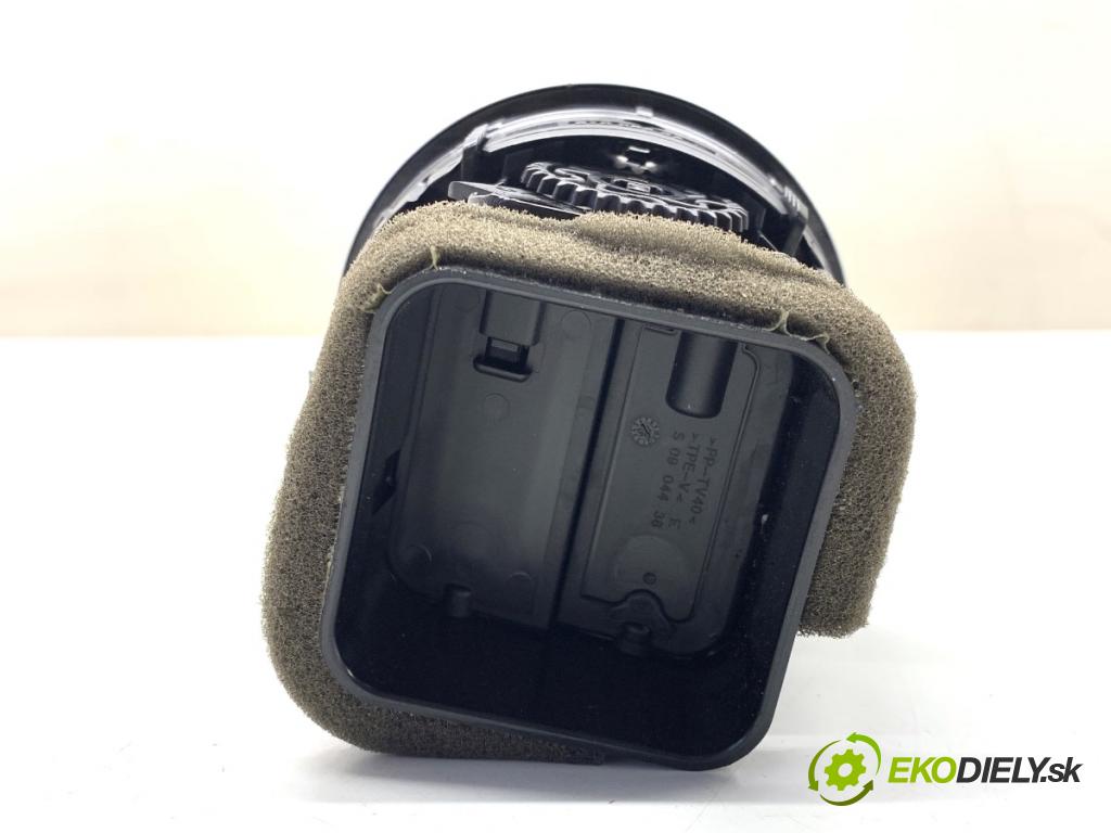 AUDI A3 8V sedan 2016 140 kW 2.0 TFSI quattro 1984 mří topení přední část střední 8V0820901C