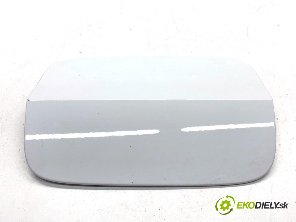 AUDI A3 8V sedan 2016 140 kW 2.0 TFSI quattro 1984 dvířka nádrže paliva 8V5809907 (Klika dveří ostatní)