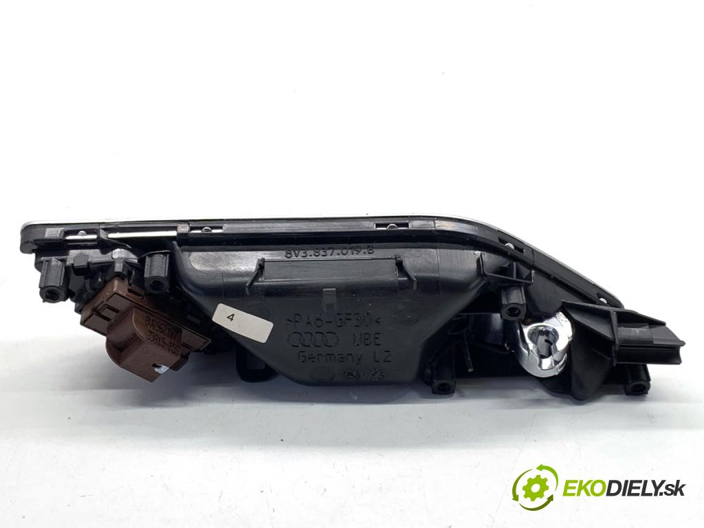 AUDI A3 8V sedan 2016 140 kW 2.0 TFSI quattro 1984 klika vnitřní levý zadní část 8V3837019B