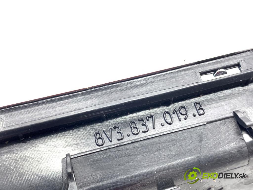 AUDI A3 8V sedan 2016 140 kW 2.0 TFSI quattro 1984 klika vnitřní levý zadní část 8V3837019B