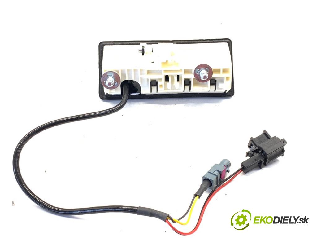 AUDI A3 8V sedan 2016 140 kW 2.0 TFSI quattro 1984 KAMERA Kľučka dverí zad 8V0827566