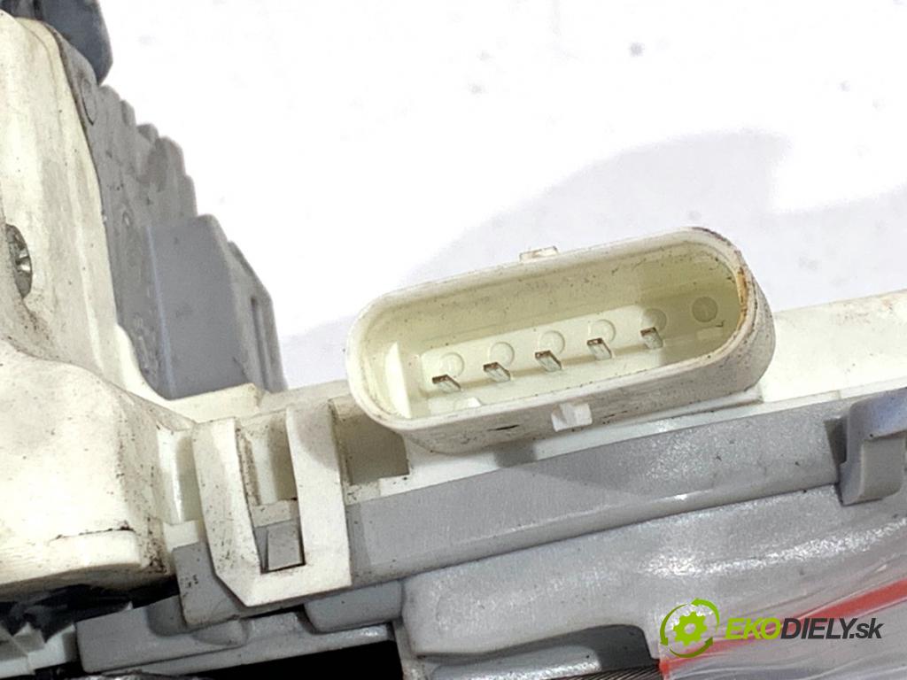 AUDI A3 8V sedan 2016 140 kW 2.0 TFSI quattro 1984 zámok dveře pravý zadní část 8K0839016G