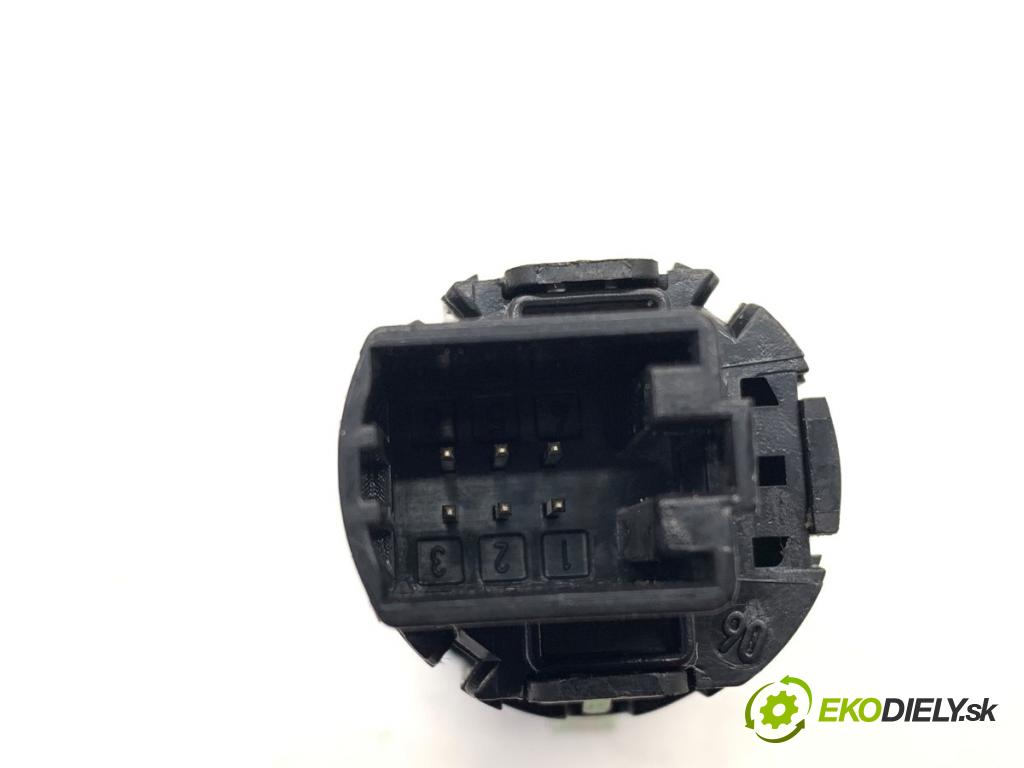 AUDI A3 8V sedan 2016 140 kW 2.0 TFSI quattro 1984 vypínač ZAPALOVANIE: START/STOP