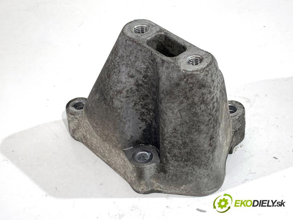 CHRYSLER 300C sedan 2007 160 kW 3.0 CRD 2987 Držiak Motor 04578181AA