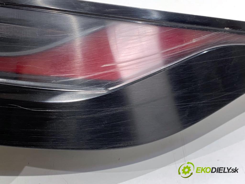 LAND ROVER RANGE ROVER EVOQUE SUV 2025 150 kW 2.0 D200 MHEV 4x4 1997 Svetlo pravy zad R8D2-13404-AF