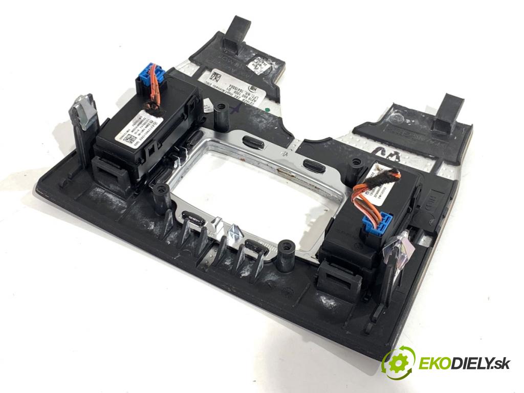 MERCEDES-BENZ W218 Kombi 2016 190 kW CLS 350 d 4-matic (218.994) 2987 lišty kryt TUNEL: A2186800950 A2186800750