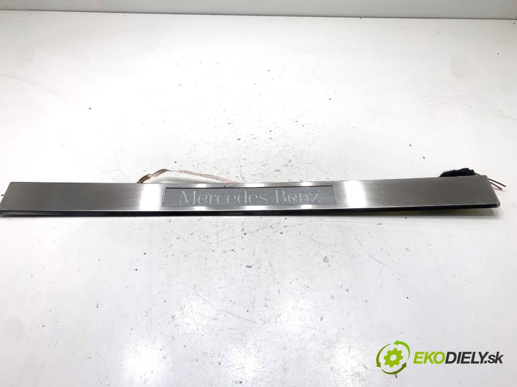 MERCEDES-BENZ W218 Kombi 2016 190 kW CLS 350 d 4-matic (218.994) 2987 lišta násada prahová přední část levá strana A2126801635
