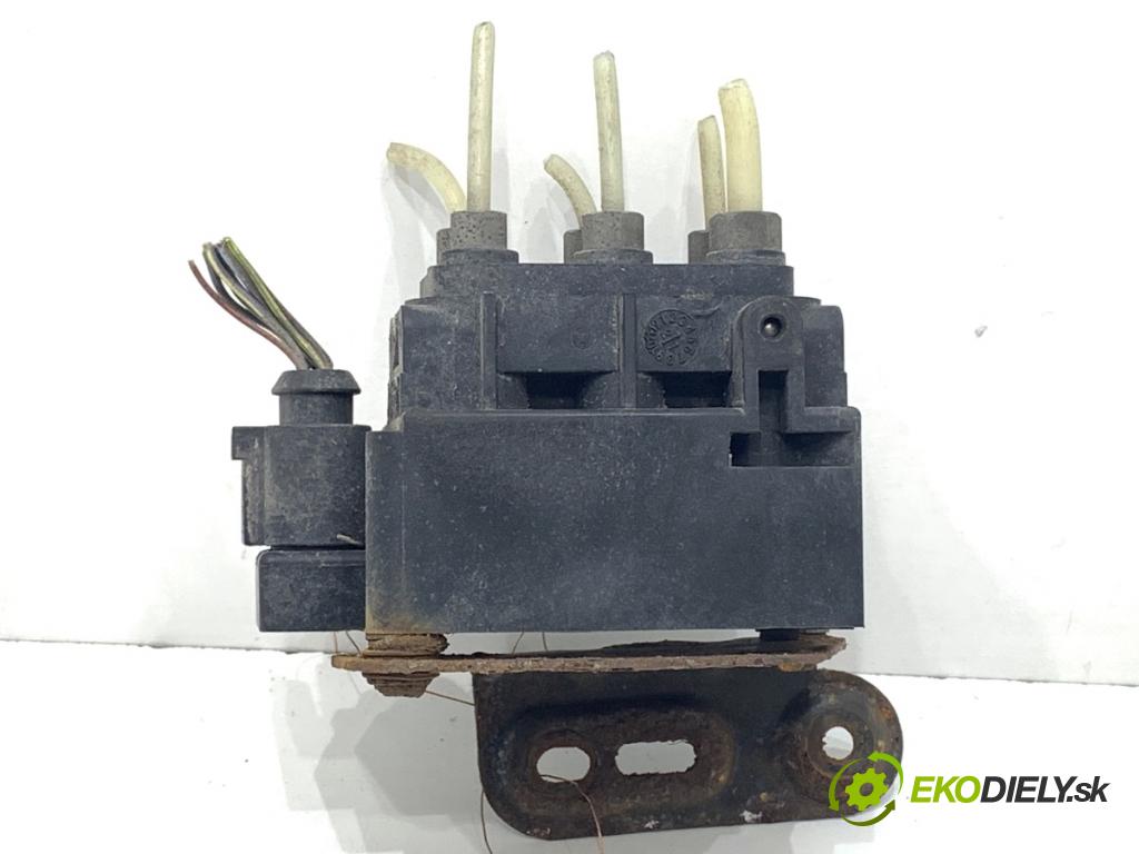 MERCEDES-BENZ W218 Kombi 2016 190 kW CLS 350 d 4-matic (218.994) 2987 rozdělovač nápravy 053836090