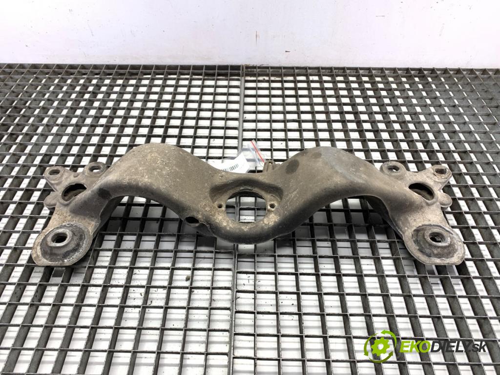 AUDI A4 B7 Kombi 2008 125 kW 2.0 TDI 1968 držák převodovky 8E0399263AL