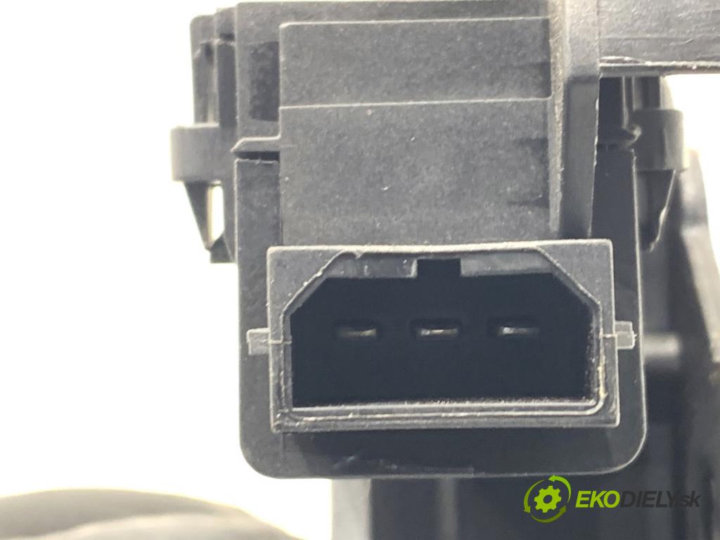 AUDI A4 B7 Kombi 2008 125 kW 2.0 TDI 1968 zámok dveří zadní část 8P4827505C