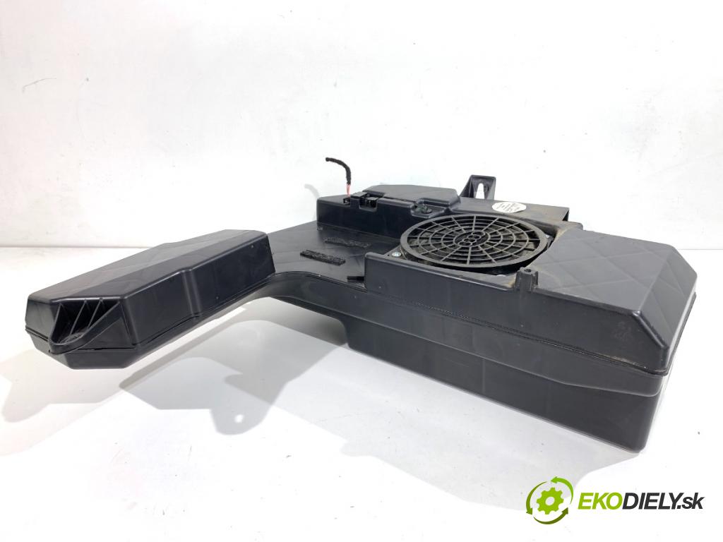 AUDI A4 B7 Kombi 2008 125 kW 2.0 TDI 1968 subwoofer 8E9035382D (Audio zariadenie)