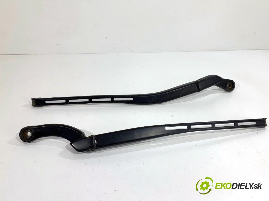 AUDI A4 B7 Kombi 2008 125 kW 2.0 TDI 1968 ramena stěrače přední část 8E1955407C 8E1955408C