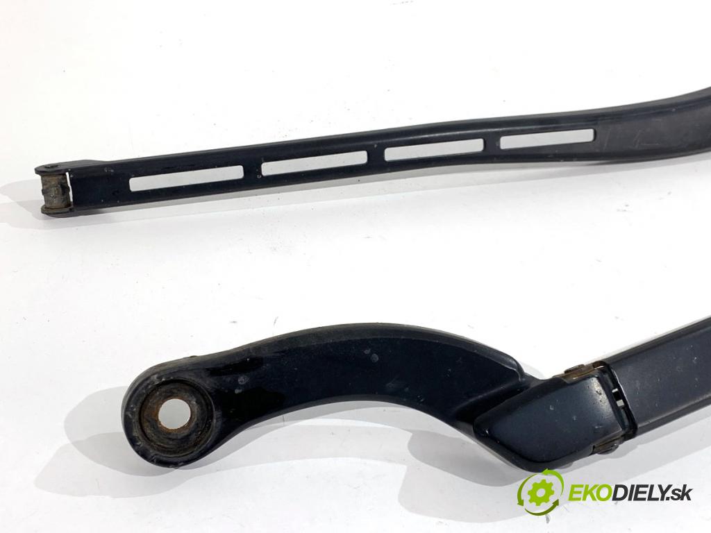 AUDI A4 B7 Kombi 2008 125 kW 2.0 TDI 1968 ramena stěrače přední část 8E1955407C 8E1955408C