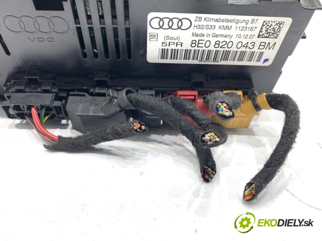 AUDI A4 B7 Kombi 2008 125 kW 2.0 TDI 1968 Panel ovládania kúrenia 8E0820043BM (Prepínacie páčky pod volantom)