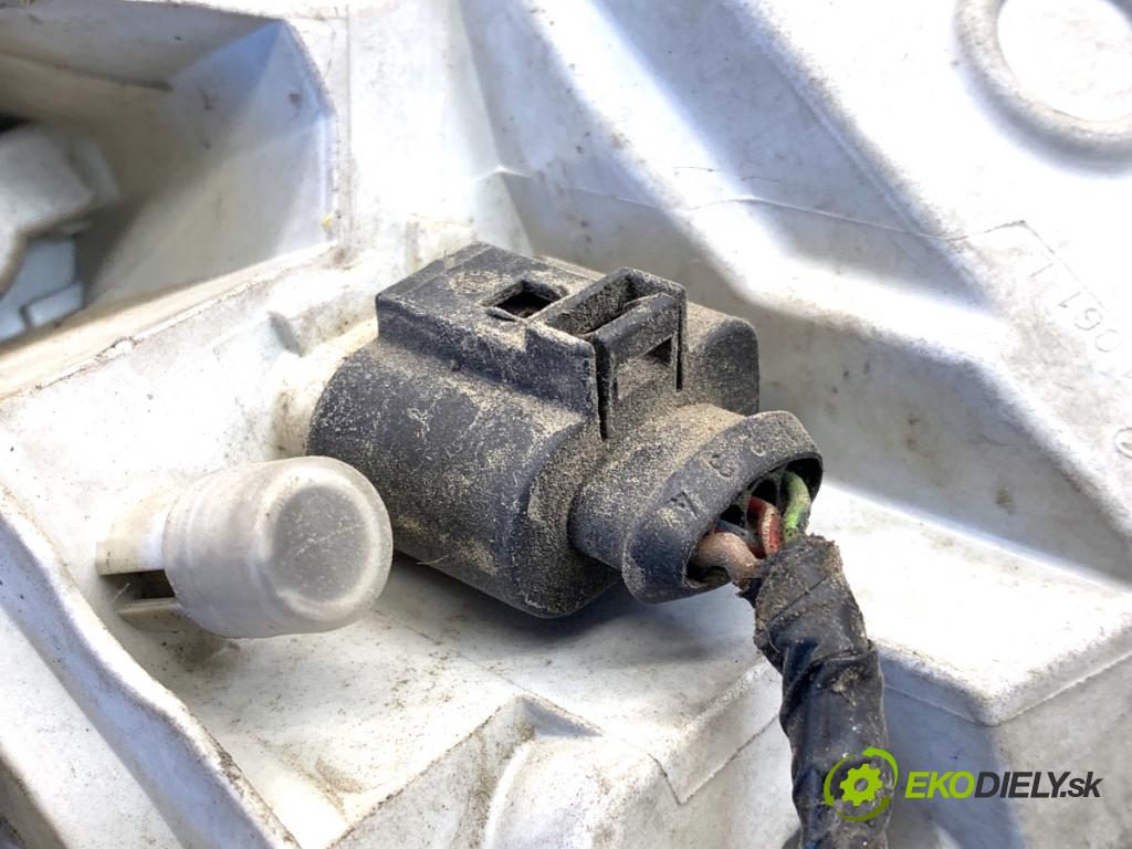 AUDI A4 B7 Kombi 2008 125 kW 2.0 TDI 1968 světlo levý zadní část 8E9945095E